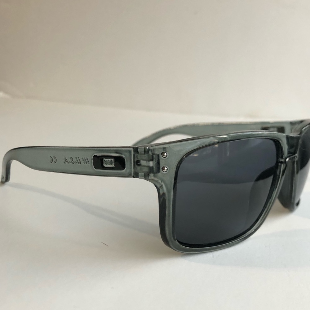 OO9102 Oakley Holbrook Smoke Gray Frame - Picture 8 of 9